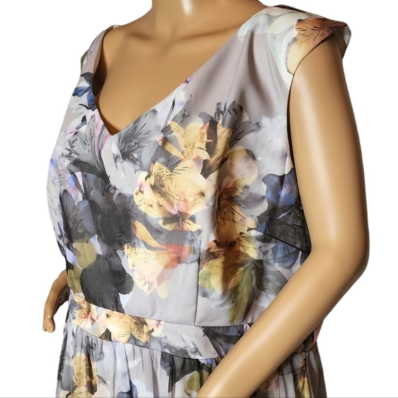 NWT little mistress fit and flare floral dress - Picture 14 of 16